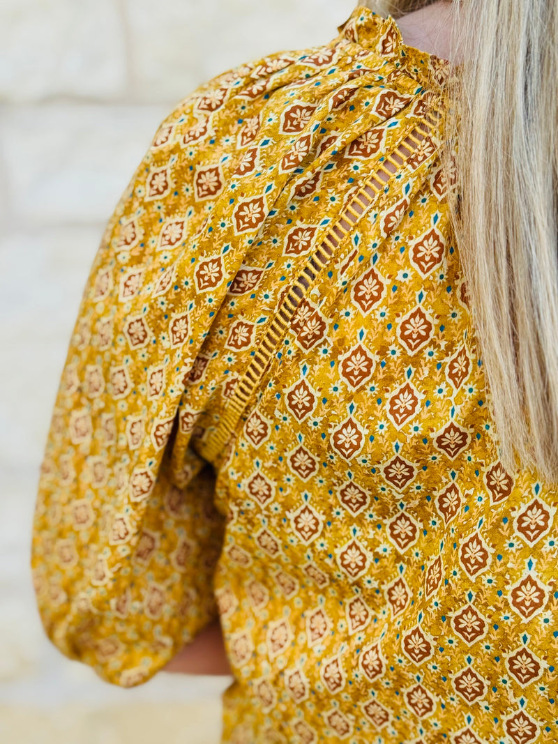 Dear John Tulip Crest Costa Top